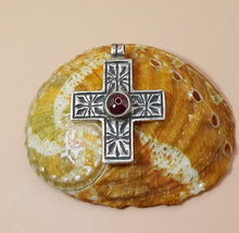 Load image into Gallery viewer, SILVER CROSS HANDCARVING WITH ROUND CAMBOSON GENUINE GRANATE.
