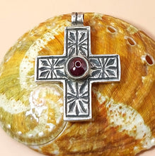 Load image into Gallery viewer, SILVER CROSS HANDCARVING WITH ROUND CAMBOSON GENUINE GRANATE.
