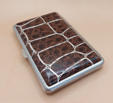 Load image into Gallery viewer, CIGARETTE-CASE UNISEX &quot;CROCO&quot; IN BROWN AND SILVER
