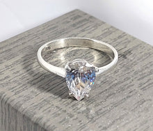 Load image into Gallery viewer, SILVER RING TEAR-SHAPED ZIRCON
